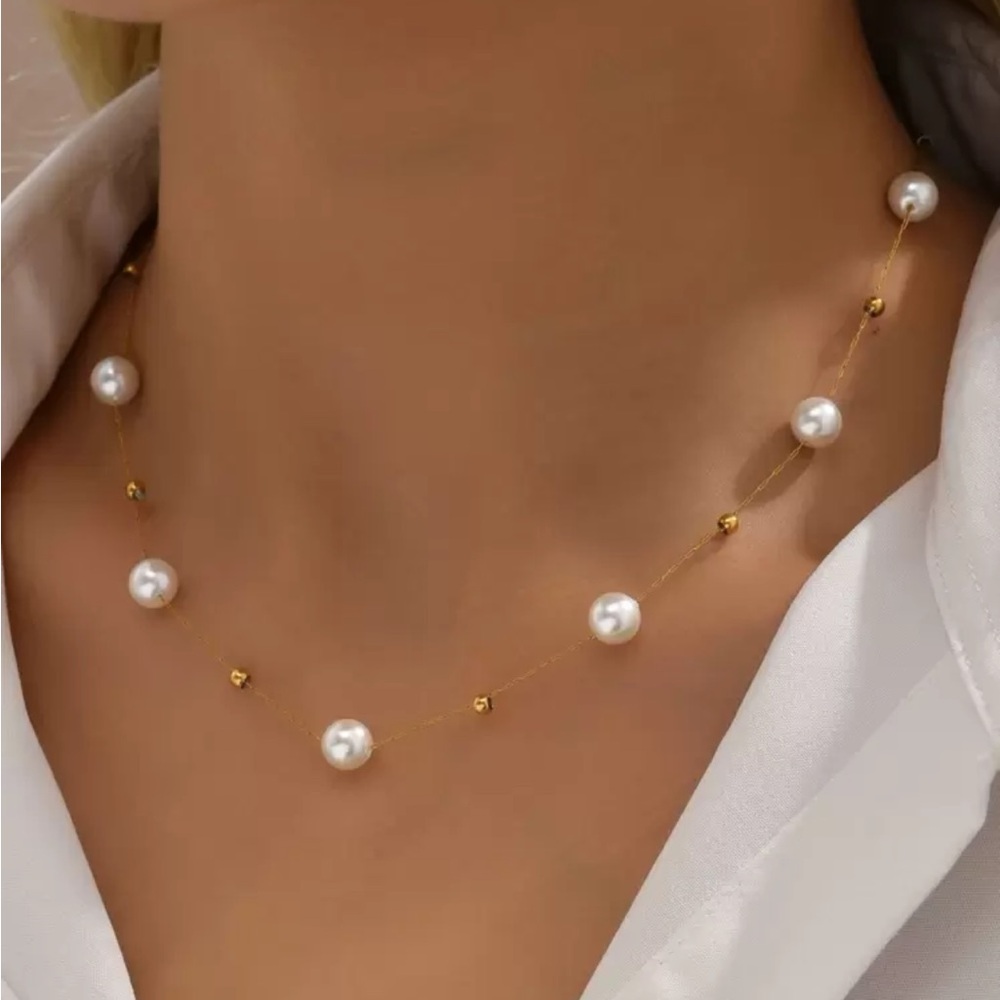 BRAND NEW 🐚 minimalist pearl bow gold plated necklace - perfect for everyday